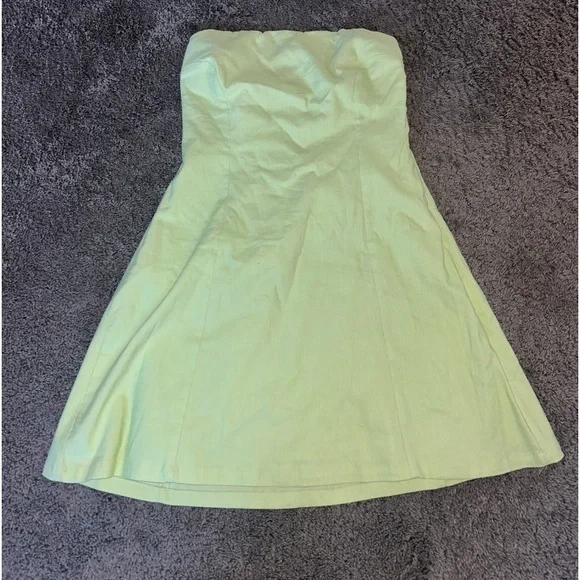green emerald velvet dress Vero Dress In Olive Green Doppio Satin main image 0